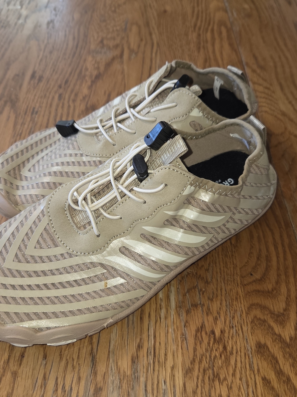 New, Grounded, Mens 9.5/ Ladies 11, Beige/Tan Lightweight Athletic Shoes. BBCP